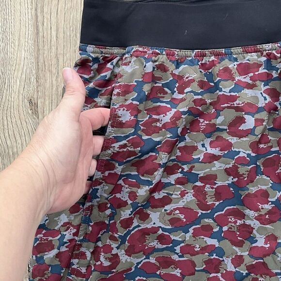 Lululemon Mens Assert Shorts Size L Red Leopard Print Cross-training Activewear - Picture 2 of 10